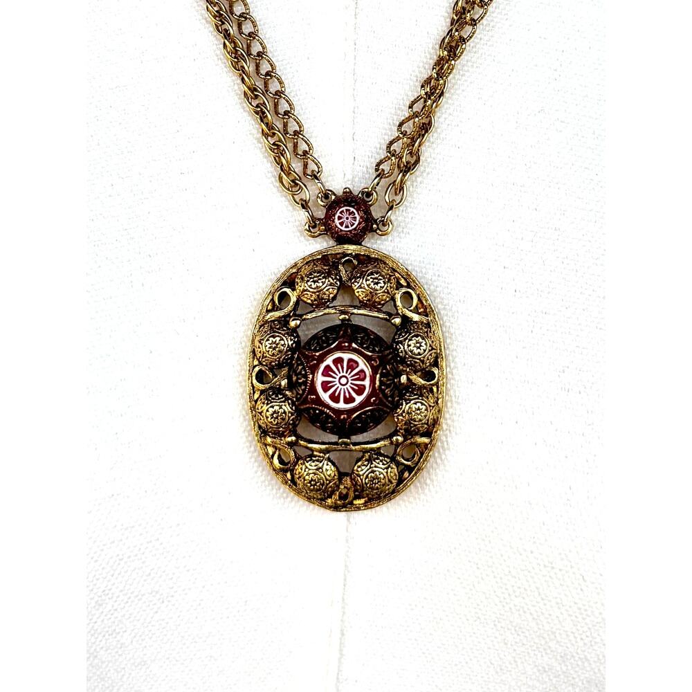 VTG Celebrity NY Gold Tone Medallion Necklace Red Cabochon Vintage